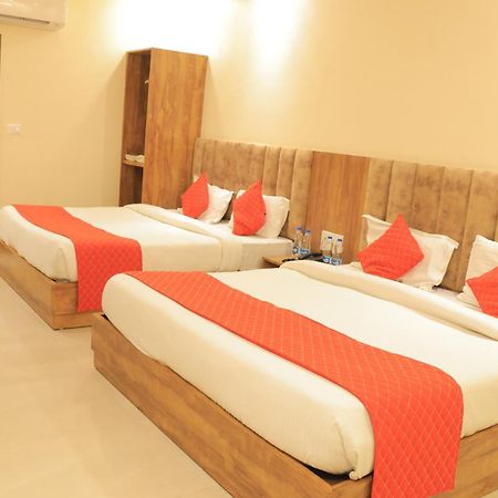 Hampton Hotel - 200 Mt From Golden Temple Amritsar Exteriör bild
