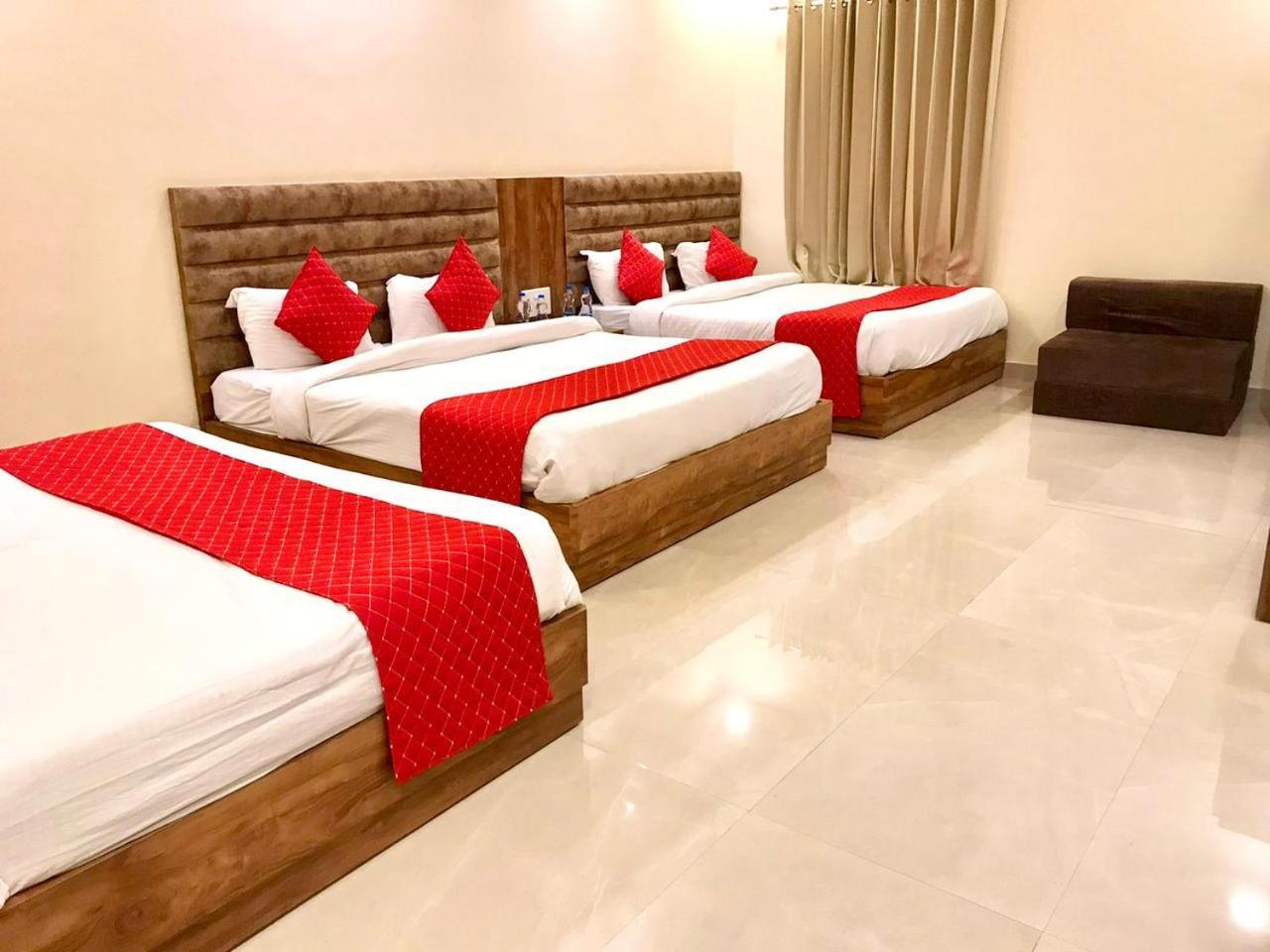 Hampton Hotel - 200 Mt From Golden Temple Amritsar Exteriör bild