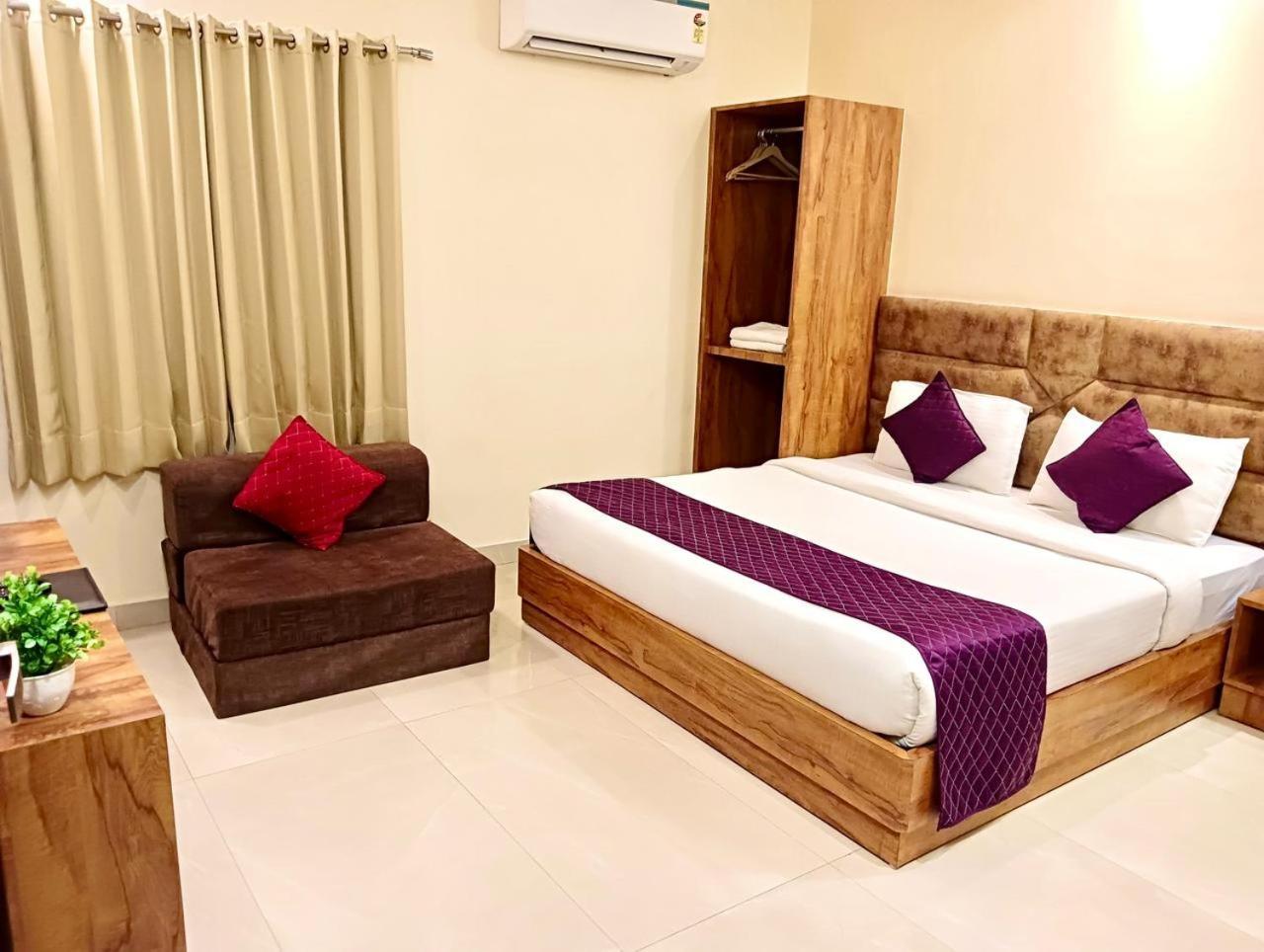 Hampton Hotel - 200 Mt From Golden Temple Amritsar Exteriör bild