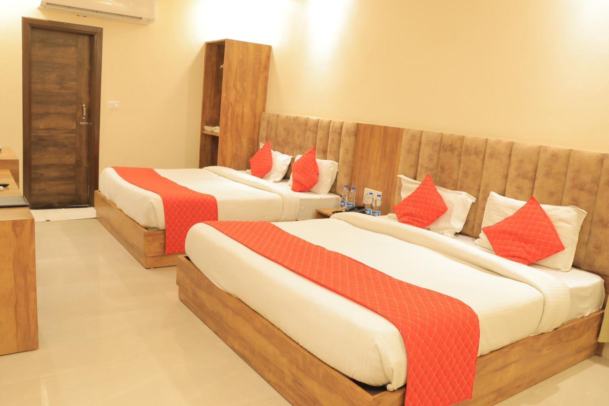 Hampton Hotel - 200 Mt From Golden Temple Amritsar Exteriör bild