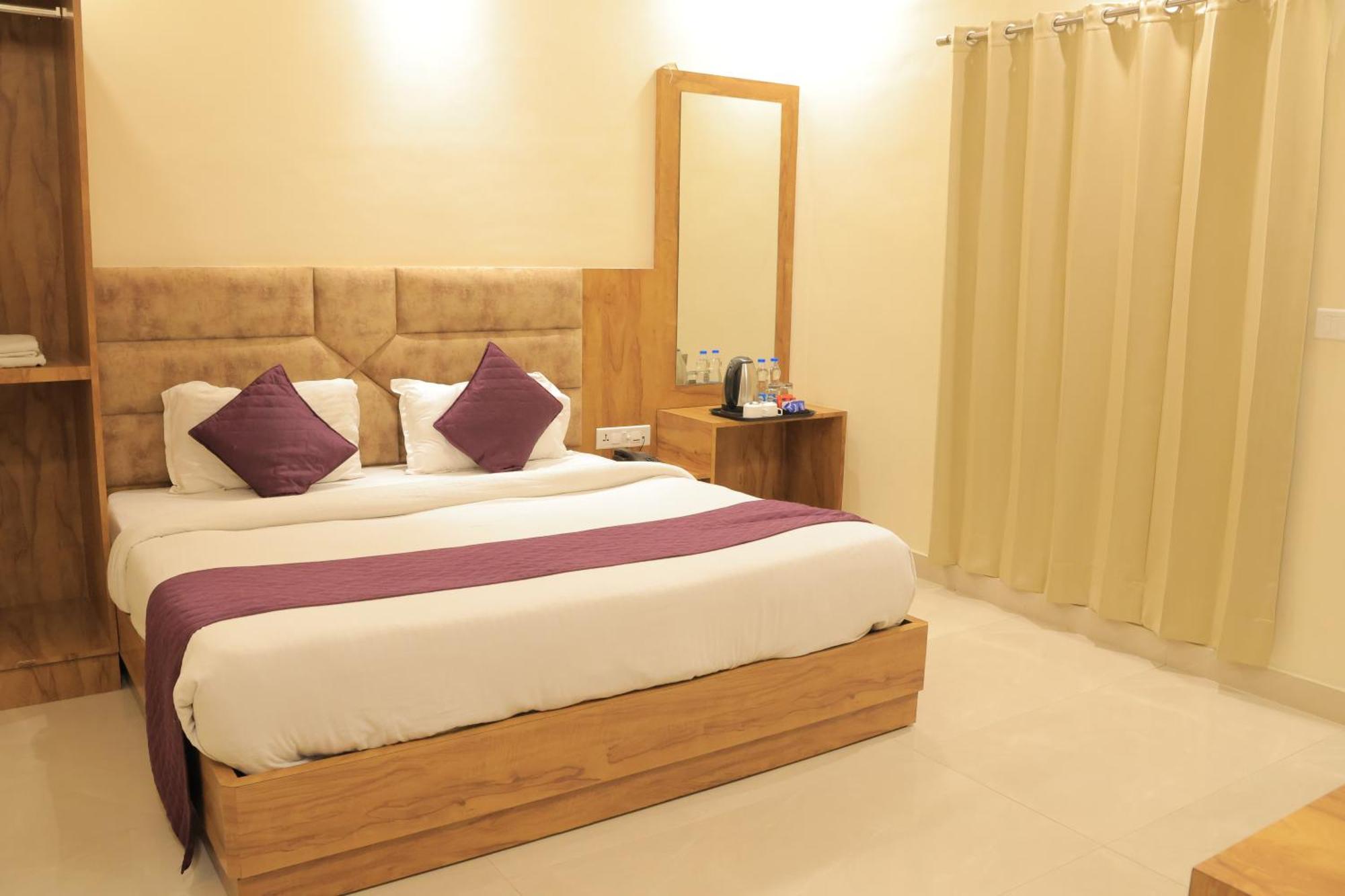 Hampton Hotel - 200 Mt From Golden Temple Amritsar Exteriör bild
