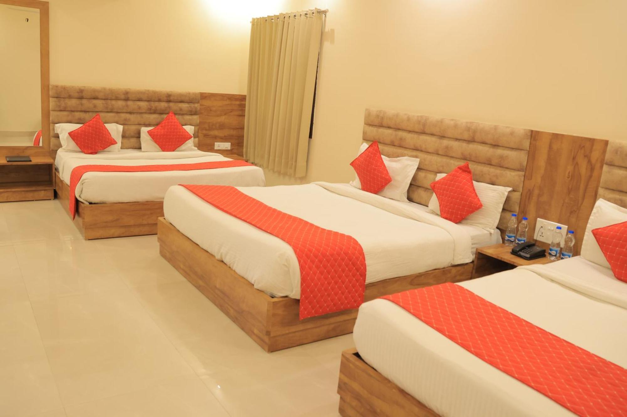 Hampton Hotel - 200 Mt From Golden Temple Amritsar Exteriör bild